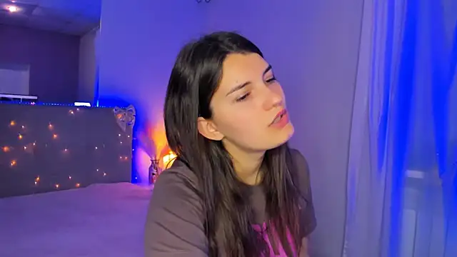 Laura Leee online show from May 2026 04:52:01 AM