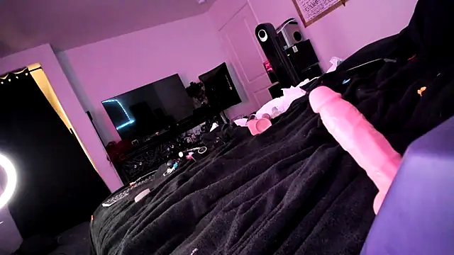 Snapshot of Midnightrose11 chatting on January 2025 11:48:01 AM Midnightrose11 online show from January 2025 11:48:01 AM