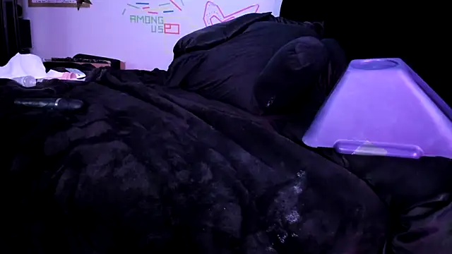 Snapshot of Midnightrose11 chatting on February 2025 09:24:01 AM Midnightrose11 online show from February 2025 09:24:01 AM