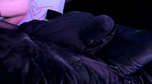 Snapshot of Midnightrose11 chatting on February 2025 06:30:02 AM Midnightrose11 online show from February 2025 06:30:02 AM