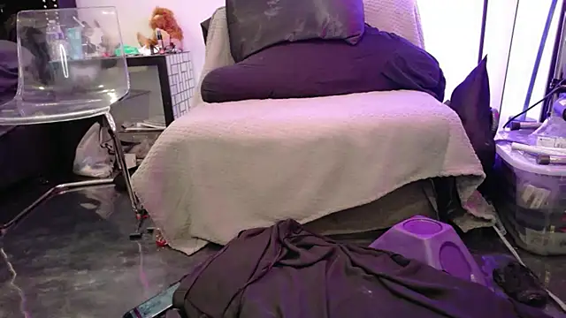 Snapshot of Midnightrose11 chatting on November 2025 04:00:02 AM Midnightrose11 online show from November 2025 04:00:02 AM