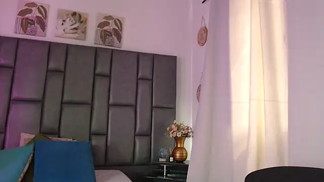 Snapshot of sophiaFoster4u chatting on February 2025 05:37:01 PM sophiaFoster4u online show from February 2025 05:37:01 PM