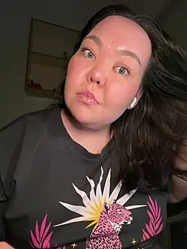 Snapshot of lunamas chatting on April 2026 11:06:01 PM lunamas online show from April 2026 11:06:01 PM