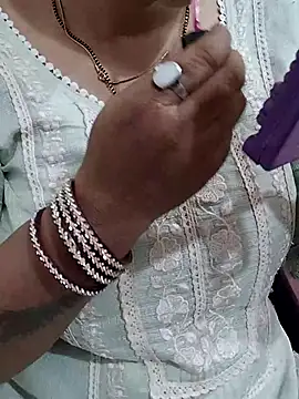 Snapshot of Urmila_bhabhii chatting on March 2026 04:07:02 AM Urmila bhabhii online show from March 2026 04:07:02 AM