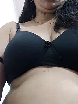 Snapshot of Urmila_bhabhii chatting on April 2026 03:07:02 AM Urmila bhabhii online show from April 2026 03:07:02 AM