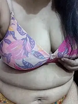 Snapshot of Urmila_bhabhii chatting on April 2026 05:35:02 AM Urmila bhabhii online show from April 2026 05:35:02 AM