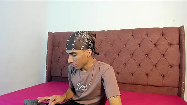 Snapshot of jony_honey chatting on December 2025 01:05:02 PM jony honey online show from December 2025 01:05:02 PM