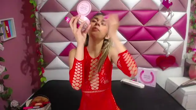 Snapshot of NahomiConnor_ chatting on January 2025 03:53:02 PM NahomiConnor online show from January 2025 03:53:02 PM