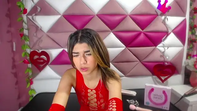 Snapshot of NahomiConnor_ chatting on January 2025 06:54:02 PM NahomiConnor online show from January 2025 06:54:02 PM