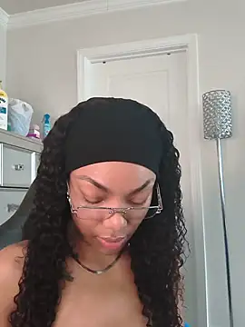 Snapshot of butterflybootyy chatting on May 2026 02:55:02 PM butterflybootyy online show from May 2026 02:55:02 PM