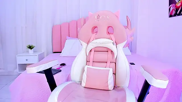 Snapshot of Bella_reaset18 chatting on December 2024 01:37:01 AM Bella reaset18 online show from December 2024 01:37:01 AM