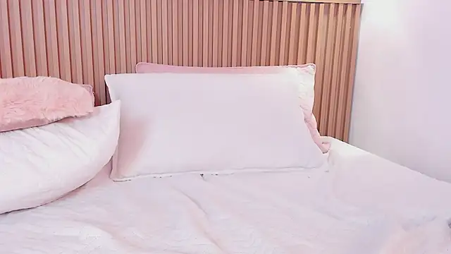 Snapshot of Bella_reaset18 chatting on December 2024 07:24:01 AM Bella reaset18 online show from December 2024 07:24:01 AM