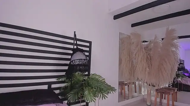 Snapshot of ariana_rosse__ chatting on January 2025 02:41:02 PM ariana rosse   online show from January 2025 02:41:02 PM