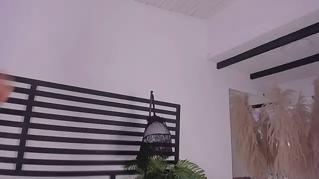 Snapshot of ariana_rosse__ chatting on January 2025 05:44:01 PM ariana rosse   online show from January 2025 05:44:01 PM