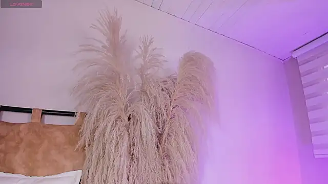 Snapshot of ariana_rosse__ chatting on January 2025 03:43:01 PM ariana rosse   online show from January 2025 03:43:01 PM