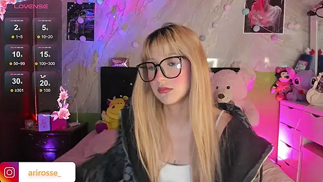 Snapshot of ariana_rosse__ chatting on October 2025 09:44:01 AM ariana rosse   online show from October 2025 09:44:01 AM