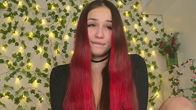 Snapshot of Brenda_M00n chatting on December 2024 06:40:01 PM Brenda M00n online show from December 2024 06:40:01 PM