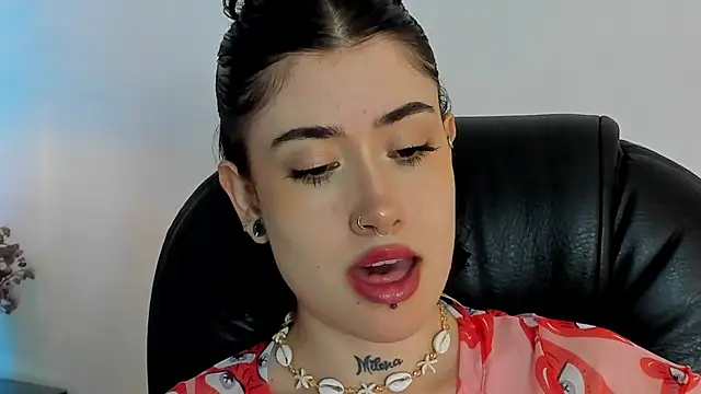 melody suarez online show from December 2024 01:34:02 AM