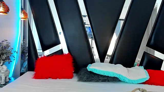 melody suarez online show from December 2024 07:40:01 PM