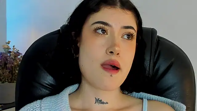 melody suarez online show from January 2025 11:33:01 PM