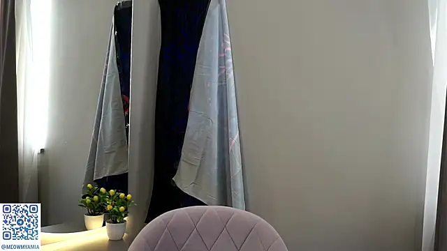Snapshot of EvelyynLopez chatting on January 2025 06:39:01 AM EvelyynLopez online show from January 2025 06:39:01 AM