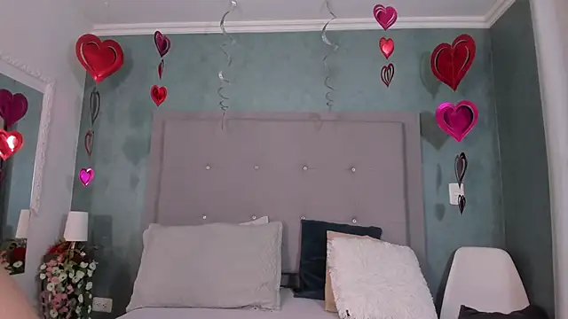Snapshot of _evamilf_ chatting on February 2025 12:57:02 PM  evamilf  online show from February 2025 12:57:02 PM