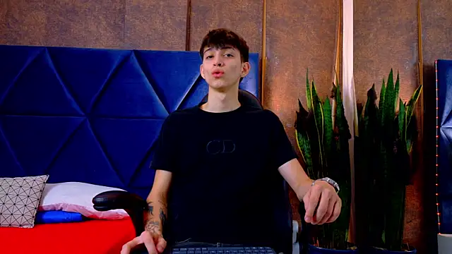 Lion Foster01 online show from October 2025 11:55:02 AM