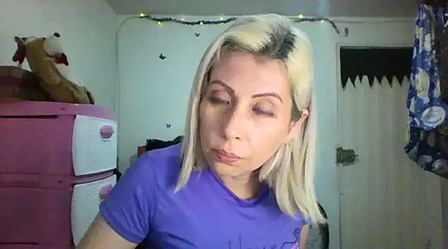 Snapshot of alixia81 chatting on December 2024 10:12:01 PM alixia81 online show from December 2024 10:12:01 PM
