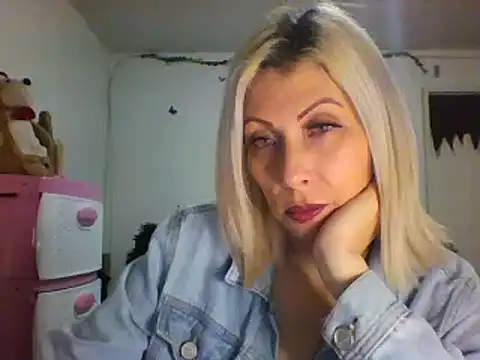 Snapshot of alixia81 chatting on December 2024 09:24:01 AM alixia81 online show from December 2024 09:24:01 AM