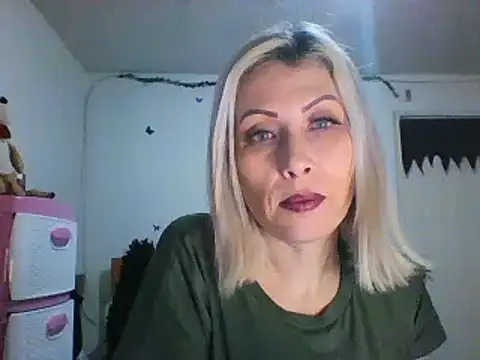 Snapshot of alixia81 chatting on December 2024 11:18:01 PM alixia81 online show from December 2024 11:18:01 PM