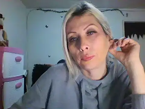 Snapshot of alixia81 chatting on December 2024 11:24:01 PM alixia81 online show from December 2024 11:24:01 PM