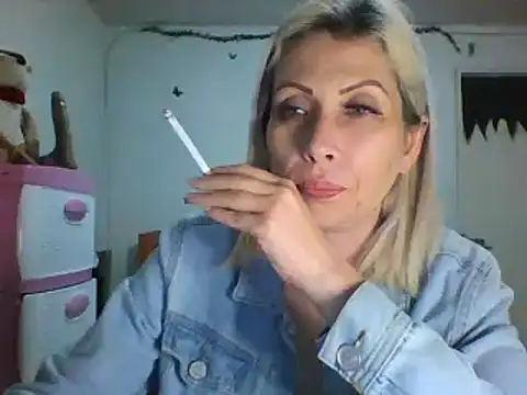 Snapshot of alixia81 chatting on December 2024 01:38:02 AM alixia81 online show from December 2024 01:38:02 AM
