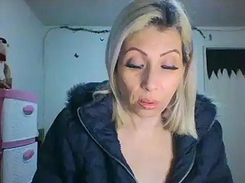 Snapshot of alixia81 chatting on December 2024 09:39:02 AM alixia81 online show from December 2024 09:39:02 AM