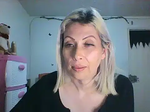 Snapshot of alixia81 chatting on December 2024 02:12:01 AM alixia81 online show from December 2024 02:12:01 AM