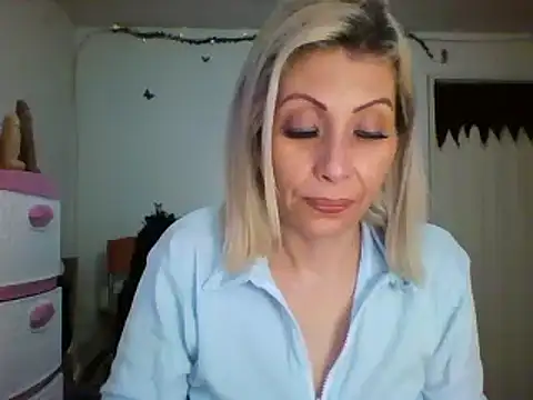 Snapshot of alixia81 chatting on December 2024 12:35:01 PM alixia81 online show from December 2024 12:35:01 PM