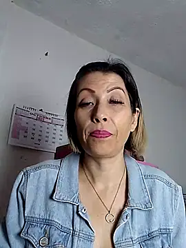 Snapshot of alixia81 chatting on October 2025 09:29:02 AM alixia81 online show from October 2025 09:29:02 AM