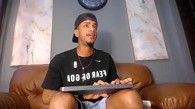 Snapshot of AaronCruz_ chatting on January 2025 01:36:02 PM AaronCruz online show from January 2025 01:36:02 PM