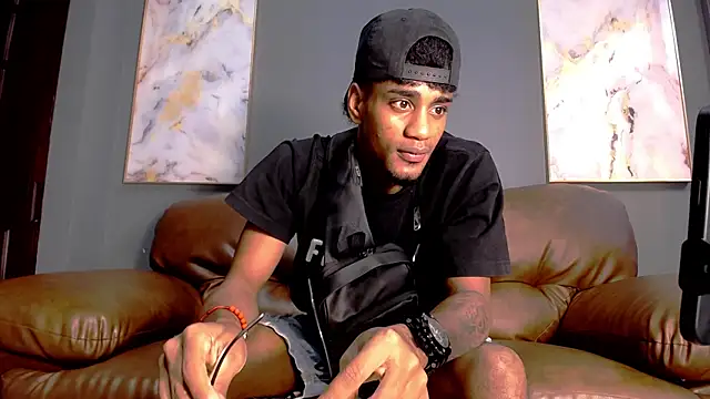 Snapshot of AaronCruz_ chatting on January 2025 07:43:01 PM AaronCruz online show from January 2025 07:43:01 PM