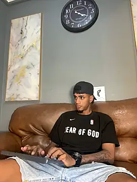 Snapshot of AaronCruz_ chatting on January 2025 11:08:01 PM AaronCruz online show from January 2025 11:08:01 PM