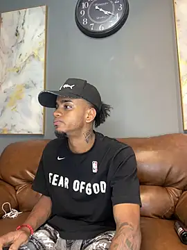 Snapshot of AaronCruz_ chatting on January 2025 07:07:01 PM AaronCruz online show from January 2025 07:07:01 PM