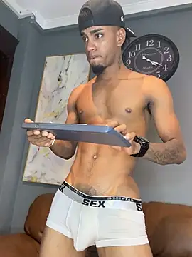 Snapshot of AaronCruz_ chatting on January 2025 07:24:01 PM AaronCruz online show from January 2025 07:24:01 PM