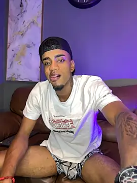 Snapshot of AaronCruz_ chatting on January 2025 11:17:02 PM AaronCruz online show from January 2025 11:17:02 PM