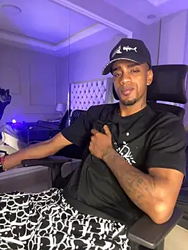 Snapshot of AaronCruz_ chatting on February 2025 10:40:01 PM AaronCruz online show from February 2025 10:40:01 PM