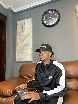 Snapshot of AaronCruz_ chatting on February 2025 01:27:01 PM AaronCruz online show from February 2025 01:27:01 PM