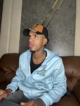 Snapshot of AaronCruz_ chatting on March 2025 01:20:01 PM AaronCruz online show from March 2025 01:20:01 PM