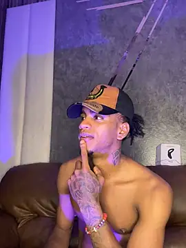 Snapshot of AaronCruz_ chatting on March 2025 01:37:02 AM AaronCruz online show from March 2025 01:37:02 AM