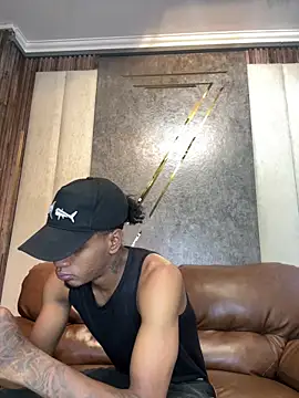 Snapshot of AaronCruz_ chatting on March 2025 07:10:01 PM AaronCruz online show from March 2025 07:10:01 PM