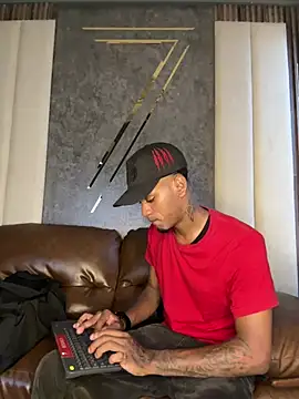 Snapshot of AaronCruz_ chatting on March 2025 07:27:02 PM AaronCruz online show from March 2025 07:27:02 PM