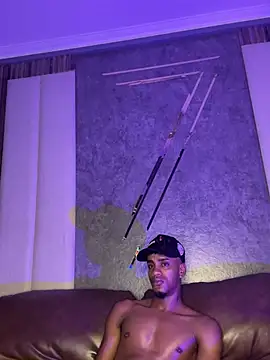 Snapshot of AaronCruz_ chatting on March 2025 02:07:02 AM AaronCruz online show from March 2025 02:07:02 AM