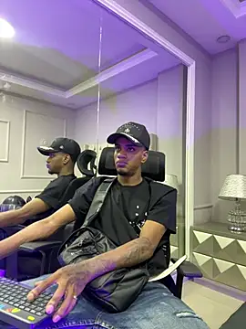 Snapshot of AaronCruz_ chatting on March 2025 01:45:01 PM AaronCruz online show from March 2025 01:45:01 PM